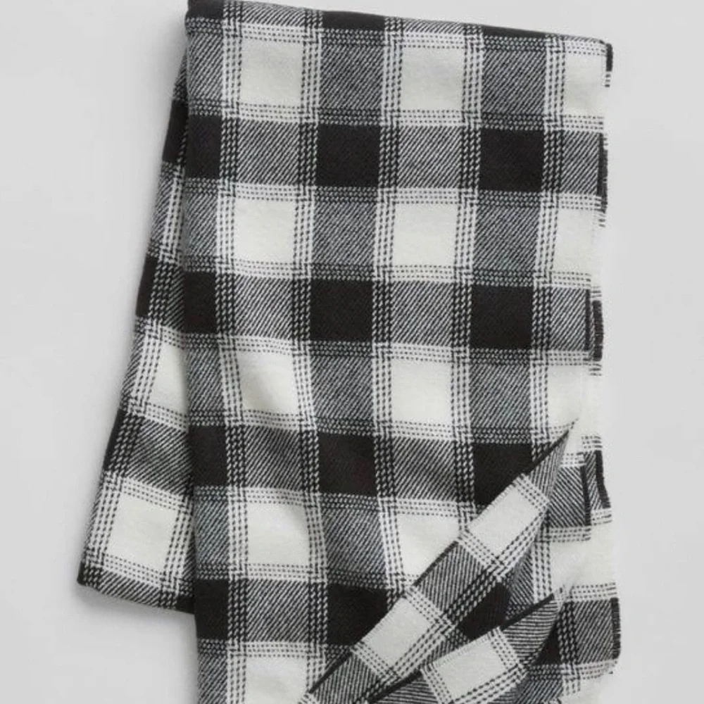 NWT GAP Black White Plaid Print Fringe Cozy Flannel Scarf Men Unisex Winter NEW